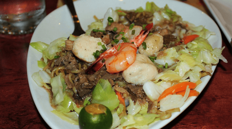 フィリピンの中華風焼きそば！日本人も食べやすいローカルフード「パンシットカントン」